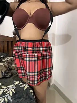 Snapshot of HoneyBearCpl chatting on 10.09.25 HoneyBearCpl online show from 10.09.25