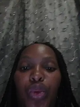 Snapshot of wet_Lips_x_x chatting on 12.18.24 wet Lips x x online show from 12.18.24