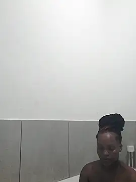 Snapshot of wet_Lips_x_x chatting on 12.19.24 wet Lips x x online show from 12.19.24