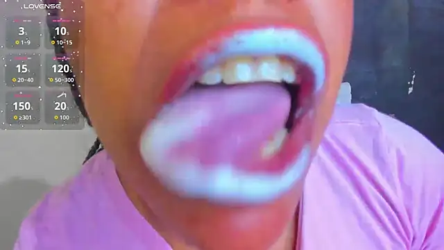 KamariaFyre online show from 10.11.25