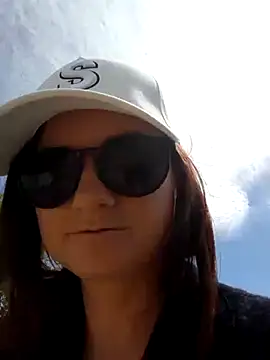 Snapshot of Samira-Summer chatting on 03.13.25 Samira-Summer online show from 03.13.25