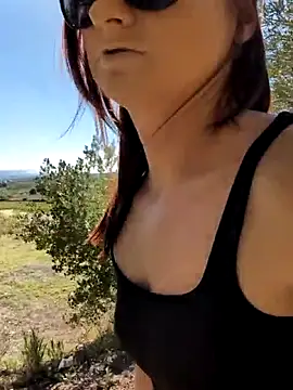 Snapshot of Samira-Summer chatting on 10.24.25 Samira-Summer online show from 10.24.25