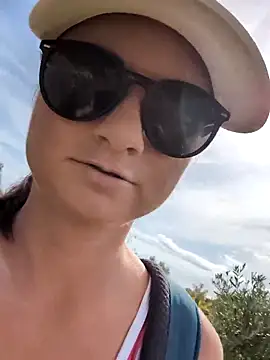 Snapshot of Samira-Summer chatting on 10.30.25 Samira-Summer online show from 10.30.25