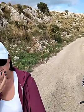 Snapshot of Samira-Summer chatting on 11.04.25 Samira-Summer online show from 11.04.25