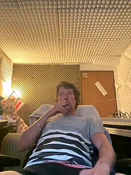 Snapshot of zenzero87 chatting on 12.22.25 zenzero87 online show from 12.22.25