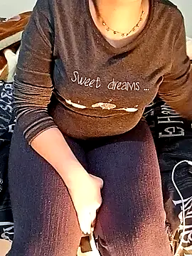 Snapshot of ShadiaStar chatting on 01.21.25 ShadiaStar online show from 01.21.25