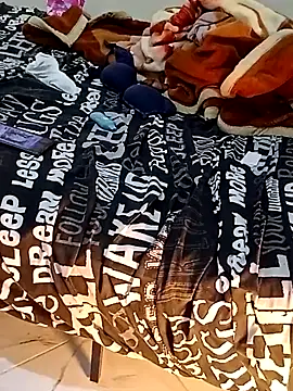 Snapshot of ShadiaStar chatting on 01.22.25 ShadiaStar online show from 01.22.25