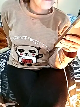 Snapshot of ShadiaStar chatting on 02.04.25 ShadiaStar online show from 02.04.25