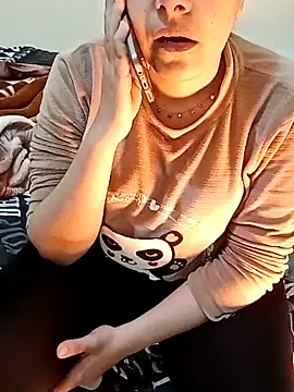 Snapshot of ShadiaStar chatting on 02.06.25 ShadiaStar online show from 02.06.25