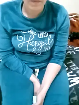 Snapshot of ShadiaStar chatting on 02.14.25 ShadiaStar online show from 02.14.25