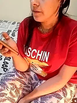 Snapshot of ShadiaStar chatting on 02.26.25 ShadiaStar online show from 02.26.25