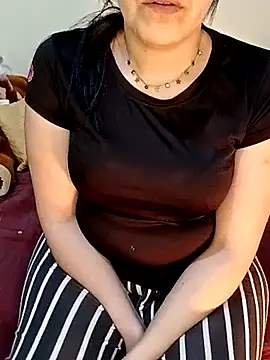 Snapshot of ShadiaStar chatting on 03.19.25 ShadiaStar online show from 03.19.25