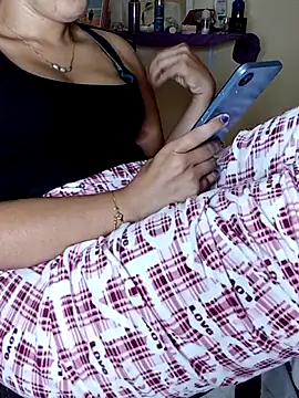 Snapshot of ShadiaStar chatting on 10.02.25 ShadiaStar online show from 10.02.25