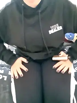 Snapshot of ShadiaStar chatting on 11.26.25 ShadiaStar online show from 11.26.25