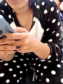 Snapshot of ShadiaStar chatting on 11.28.25 ShadiaStar online show from 11.28.25