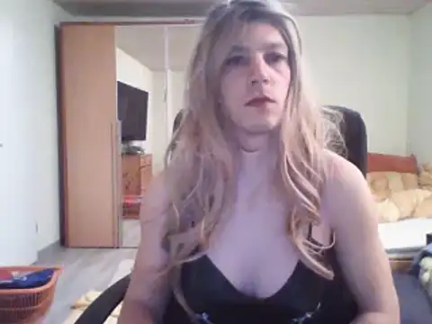 Snapshot of Kinky-Kristina chatting on 03.22.25 Kinky-Kristina online show from 03.22.25