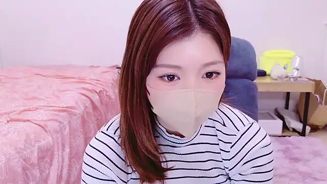 Snapshot of Runarunapi chatting on 10.18.25 Runarunapi online show from 10.18.25