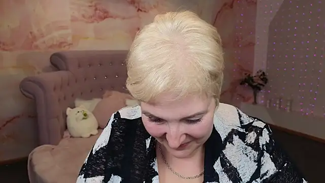 Sandra Snow online show from 12.19.24