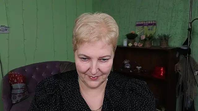 Sandra Snow online show from 01.06.25