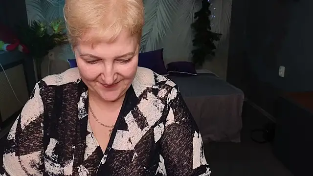 Sandra Snow online show from 01.08.25