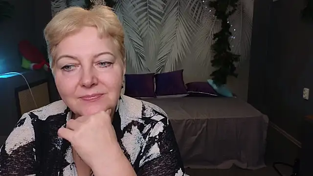 Sandra Snow online show from 01.09.25