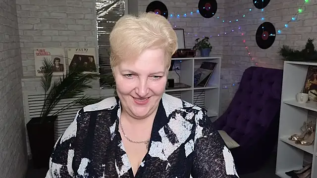 Sandra Snow online show from 01.28.25