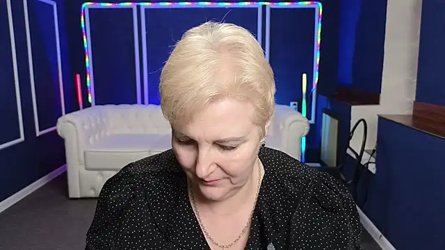 Sandra Snow online show from 02.02.25