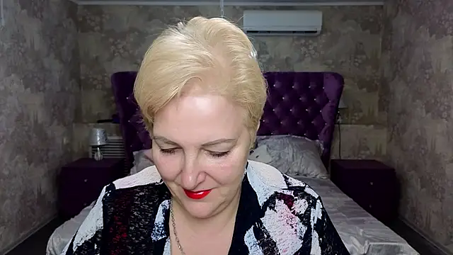 Sandra Snow online show from 02.07.25