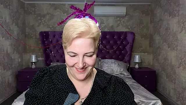 Sandra Snow online show from 02.12.25