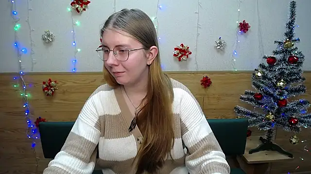 Snapshot of RysaKosaYlya chatting on 12.19.24 RysaKosaYlya online show from 12.19.24