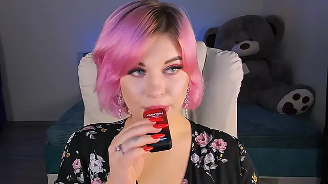 Snapshot of evaharve chatting on 12.11.24 evaharve online show from 12.11.24