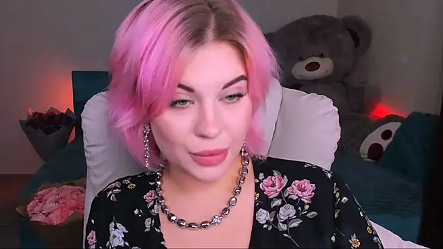 Snapshot of evaharve chatting on 12.17.24 evaharve online show from 12.17.24