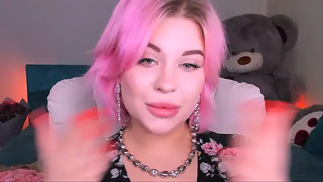 Snapshot of evaharve chatting on 12.18.24 evaharve online show from 12.18.24