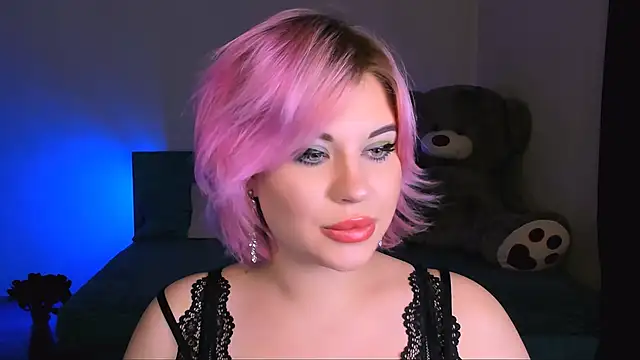 Snapshot of evaharve chatting on 12.26.24 evaharve online show from 12.26.24