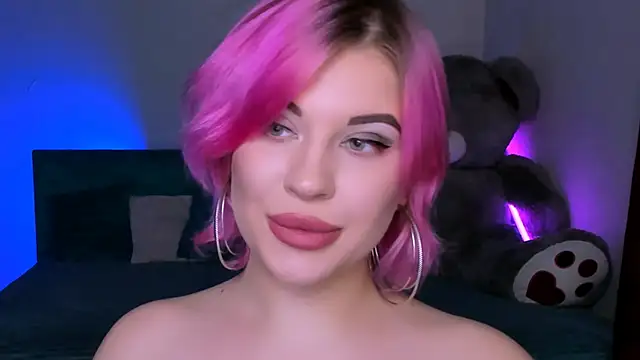 Snapshot of evaharve chatting on 01.04.25 evaharve online show from 01.04.25