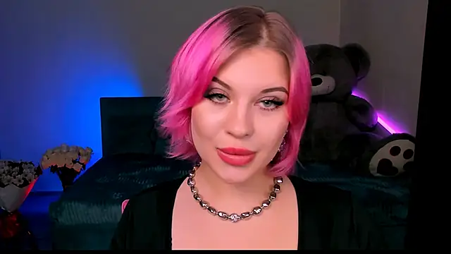 Snapshot of evaharve chatting on 01.18.25 evaharve online show from 01.18.25