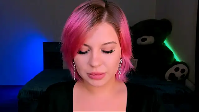 Snapshot of evaharve chatting on 01.30.25 evaharve online show from 01.30.25