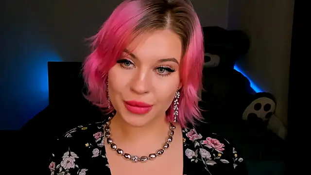 Snapshot of evaharve chatting on 02.01.25 evaharve online show from 02.01.25