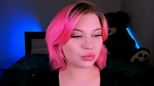 Snapshot of evaharve chatting on 02.15.25 evaharve online show from 02.15.25