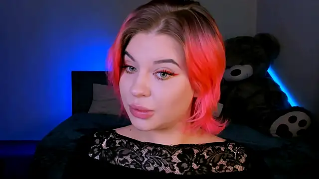 Snapshot of evaharve chatting on 02.19.25 evaharve online show from 02.19.25