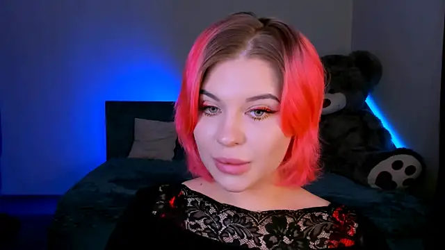 Snapshot of evaharve chatting on 02.19.25 evaharve online show from 02.19.25