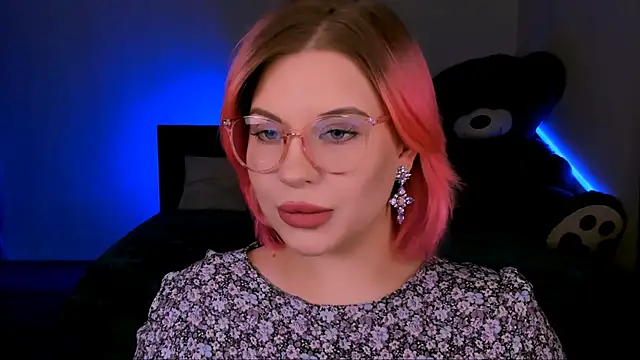 Snapshot of evaharve chatting on 03.04.25 evaharve online show from 03.04.25