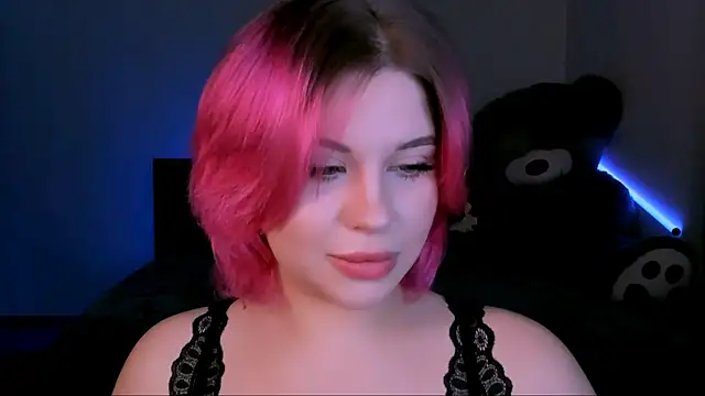 Snapshot of evaharve chatting on 03.13.25 evaharve online show from 03.13.25