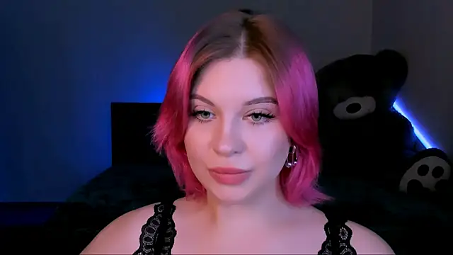 Snapshot of evaharve chatting on 03.14.25 evaharve online show from 03.14.25