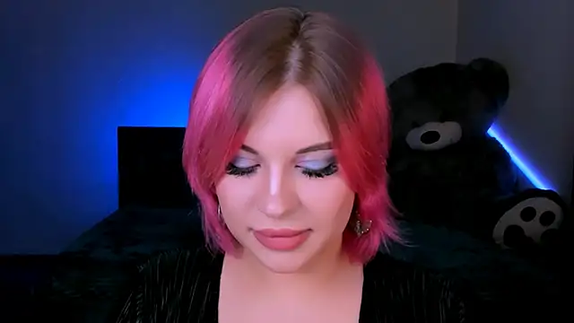 Snapshot of evaharve chatting on 03.14.25 evaharve online show from 03.14.25