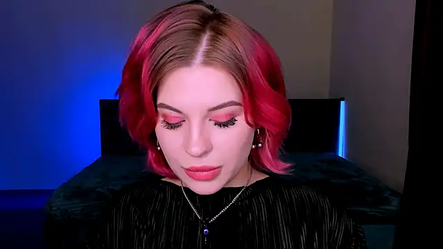 Snapshot of evaharve chatting on 03.19.25 evaharve online show from 03.19.25