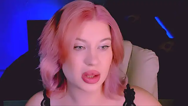 Snapshot of evaharve chatting on 09.17.25 evaharve online show from 09.17.25