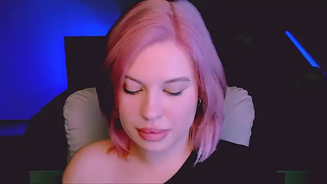 Snapshot of evaharve chatting on 09.18.25 evaharve online show from 09.18.25