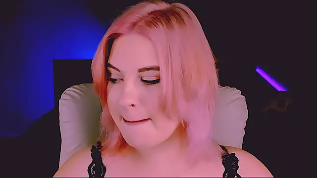 Snapshot of evaharve chatting on 09.19.25 evaharve online show from 09.19.25