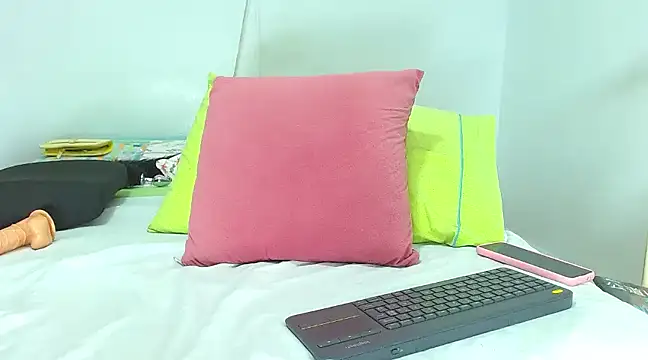 Snapshot of katerineleon chatting on 03.10.25 katerineleon online show from 03.10.25